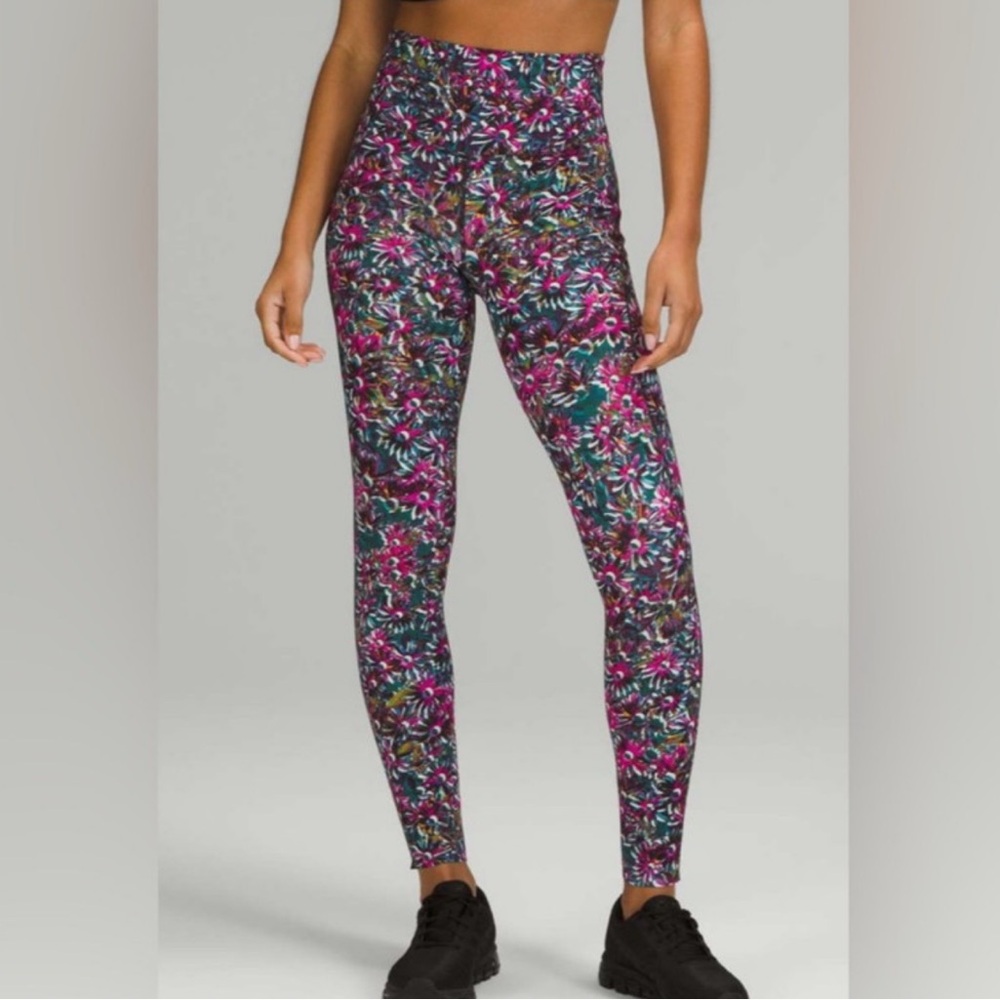 lululemon Base Pace Flower Size 6